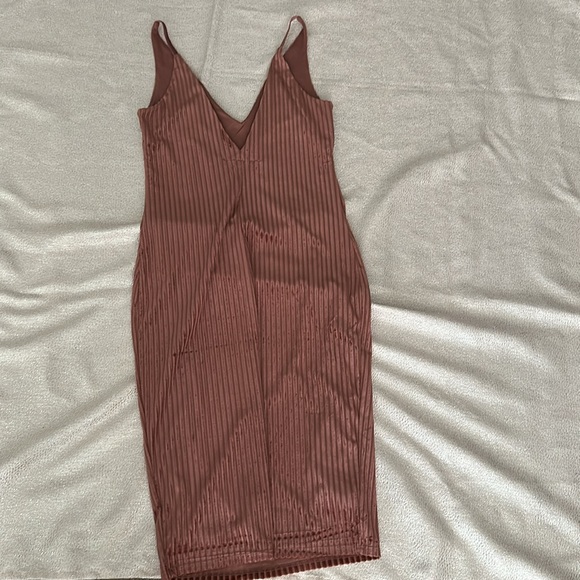 Dress - Picture 3 of 3